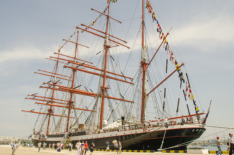 В Севастополе стоит легендарный барк «Седов»