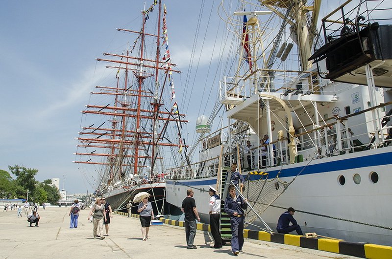 В Севастополе стоит легендарный барк «Седов»