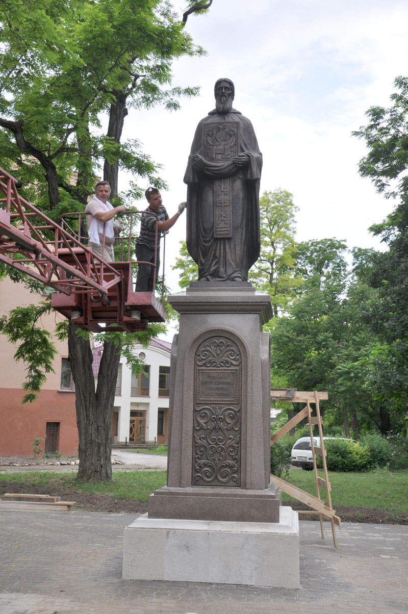 В Симферополе заканчивают подготовку памятника Сергию Радонежскому