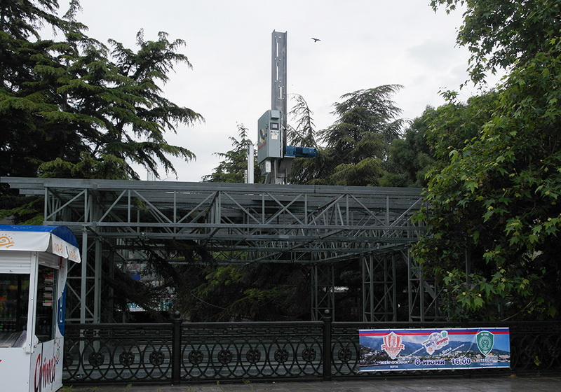 В Ялте снесут аттракцион, установленный в русле реки