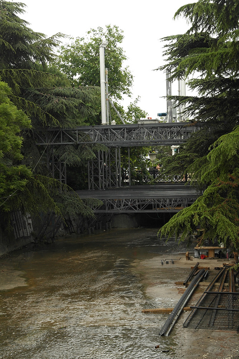 В Ялте снесут аттракцион, установленный в русле реки