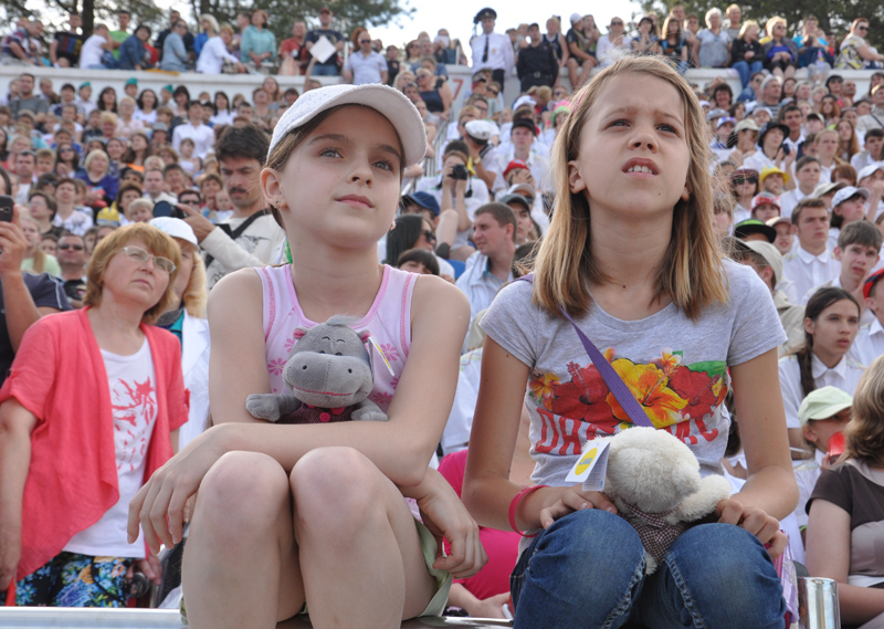 Российские звезды открыли первую смену в «Артеке»