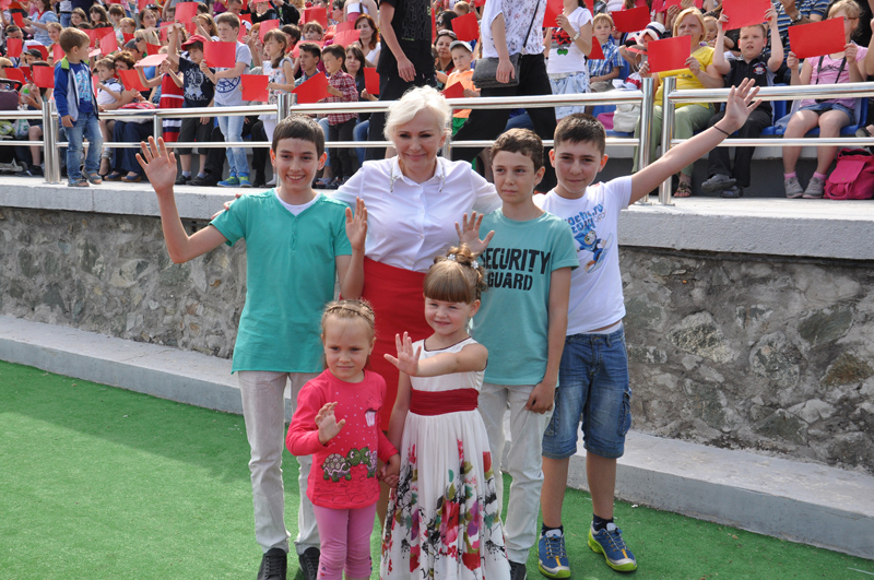 Российские звезды открыли первую смену в «Артеке»