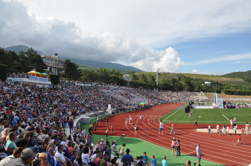 Российские звезды открыли первую смену в «Артеке»