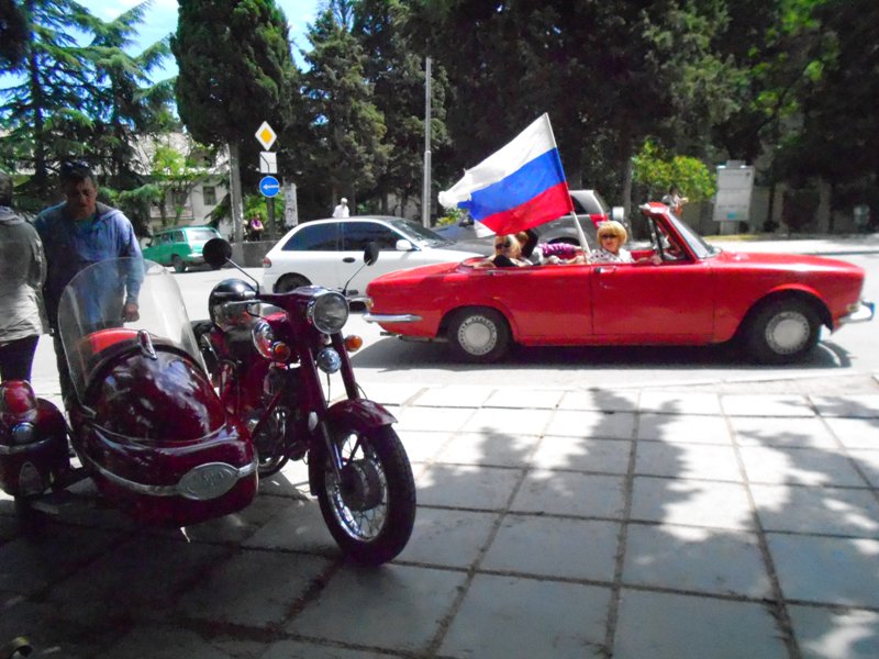 В Алуште прошла выставка ретроавтомобилей