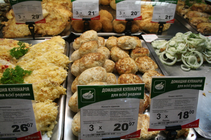 Все торговые сети Крыма перешли на рубли