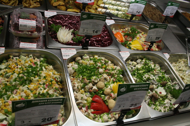 Все торговые сети Крыма перешли на рубли