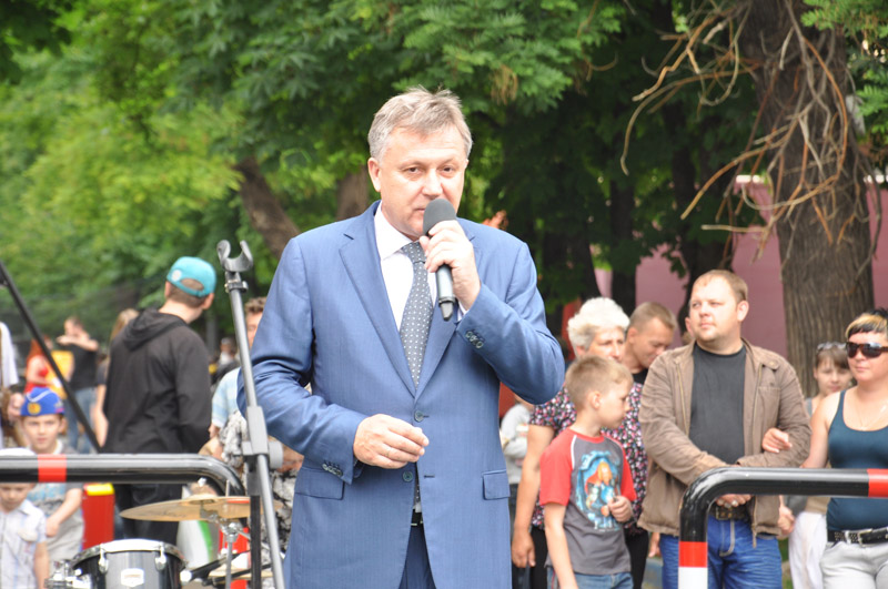 Симферопольцы съели 23-метровый торт