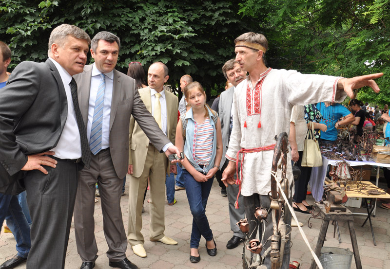 Симферопольские кузнецы перековали меч на орало