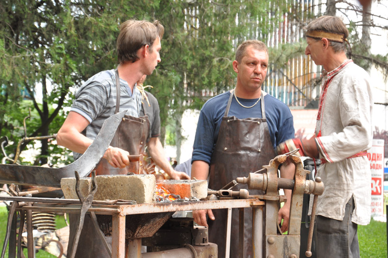 Симферопольские кузнецы перековали меч на орало