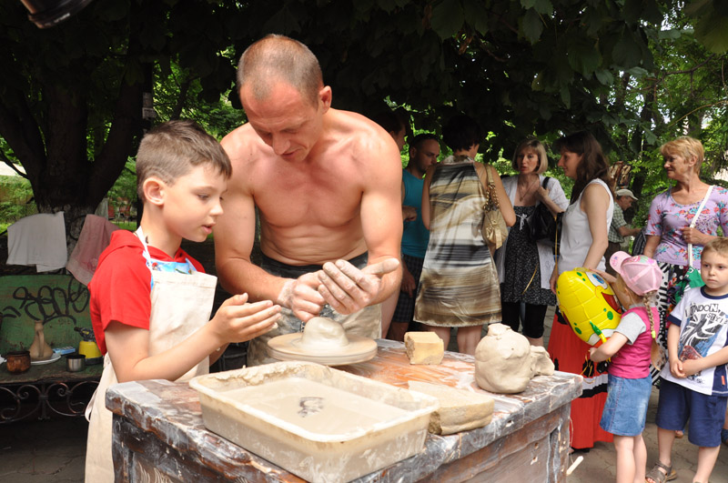 Симферопольские кузнецы перековали меч на орало