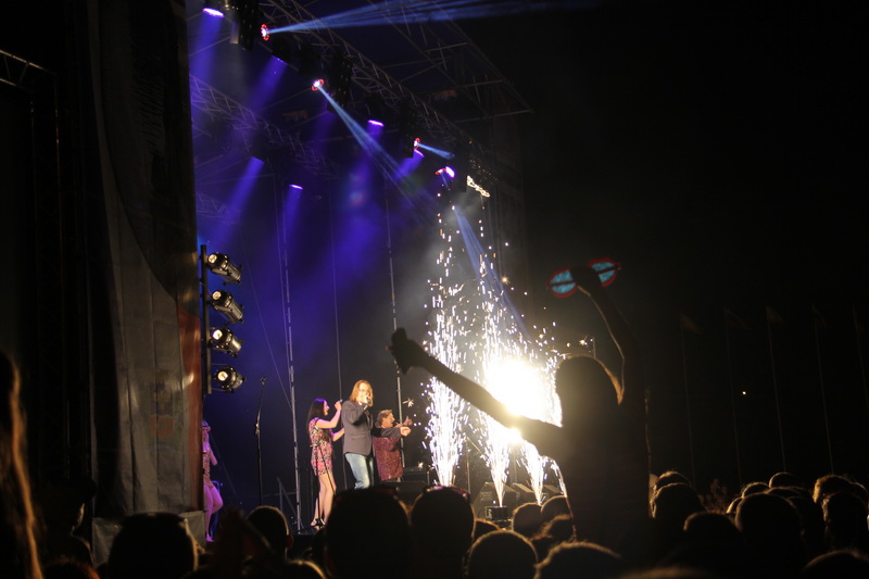 В Симферополе устроили световое шоу и фейерверк