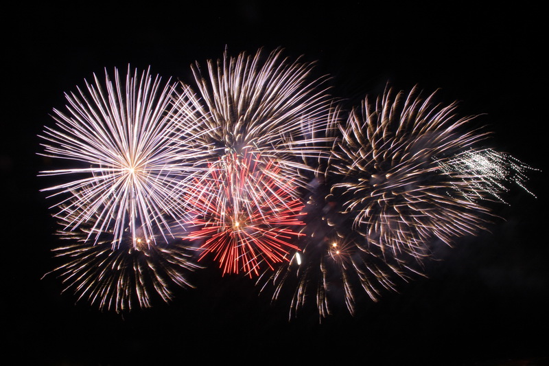 В Симферополе устроили световое шоу и фейерверк