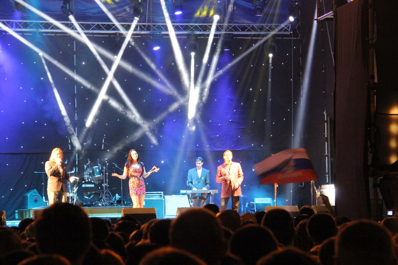 В Симферополе устроили световое шоу и фейерверк