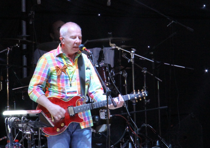 В Симферополе устроили световое шоу и фейерверк