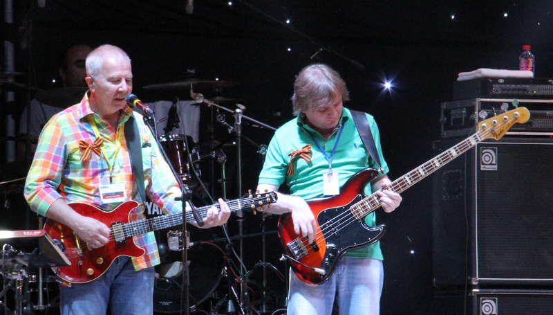 В Симферополе устроили световое шоу и фейерверк