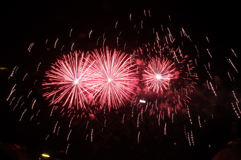 В Симферополе устроили световое шоу и фейерверк