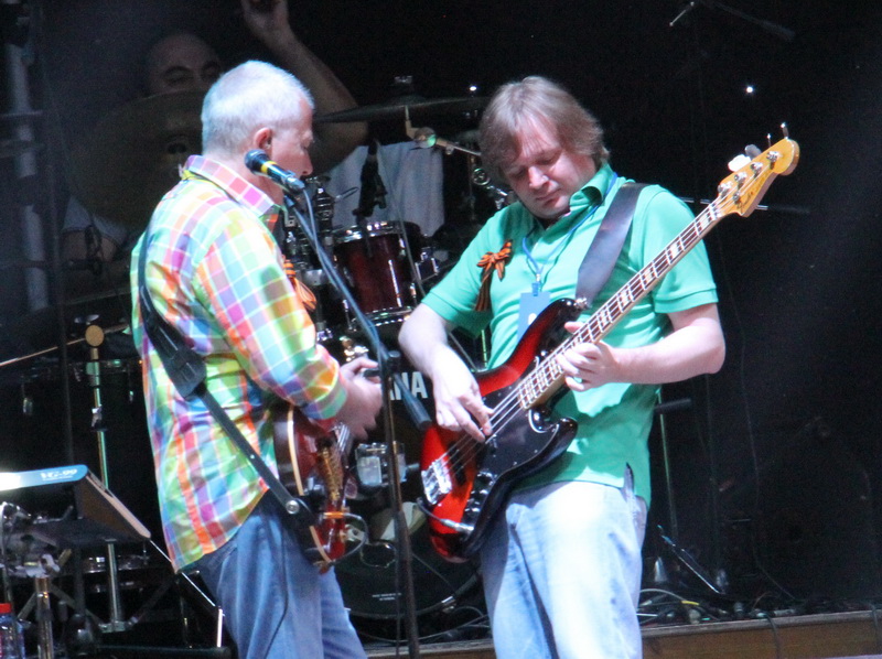 В Симферополе устроили световое шоу и фейерверк