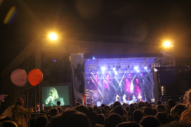 В Симферополе устроили световое шоу и фейерверк