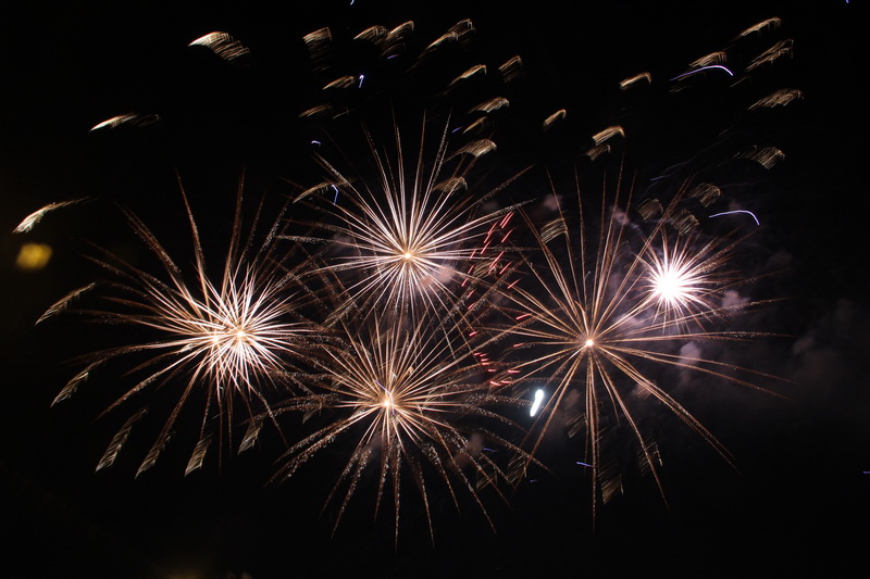 В Симферополе устроили световое шоу и фейерверк