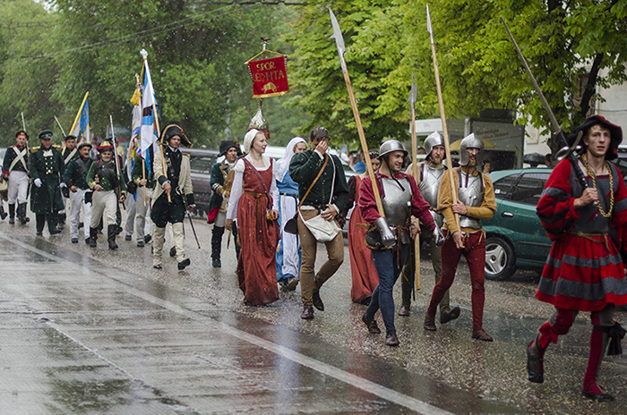 В Севастополе состоялся парад военно-исторических клубов