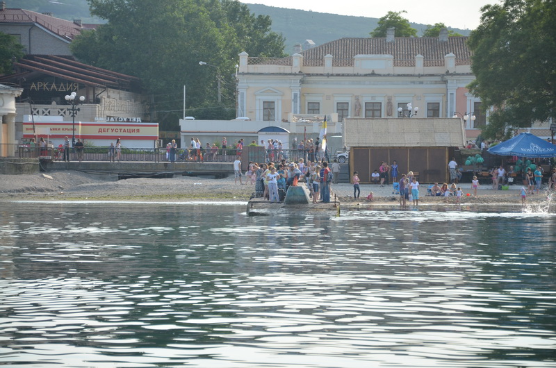 В Феодосии встречали парусно-весельную деревянную ладью «Славяна»