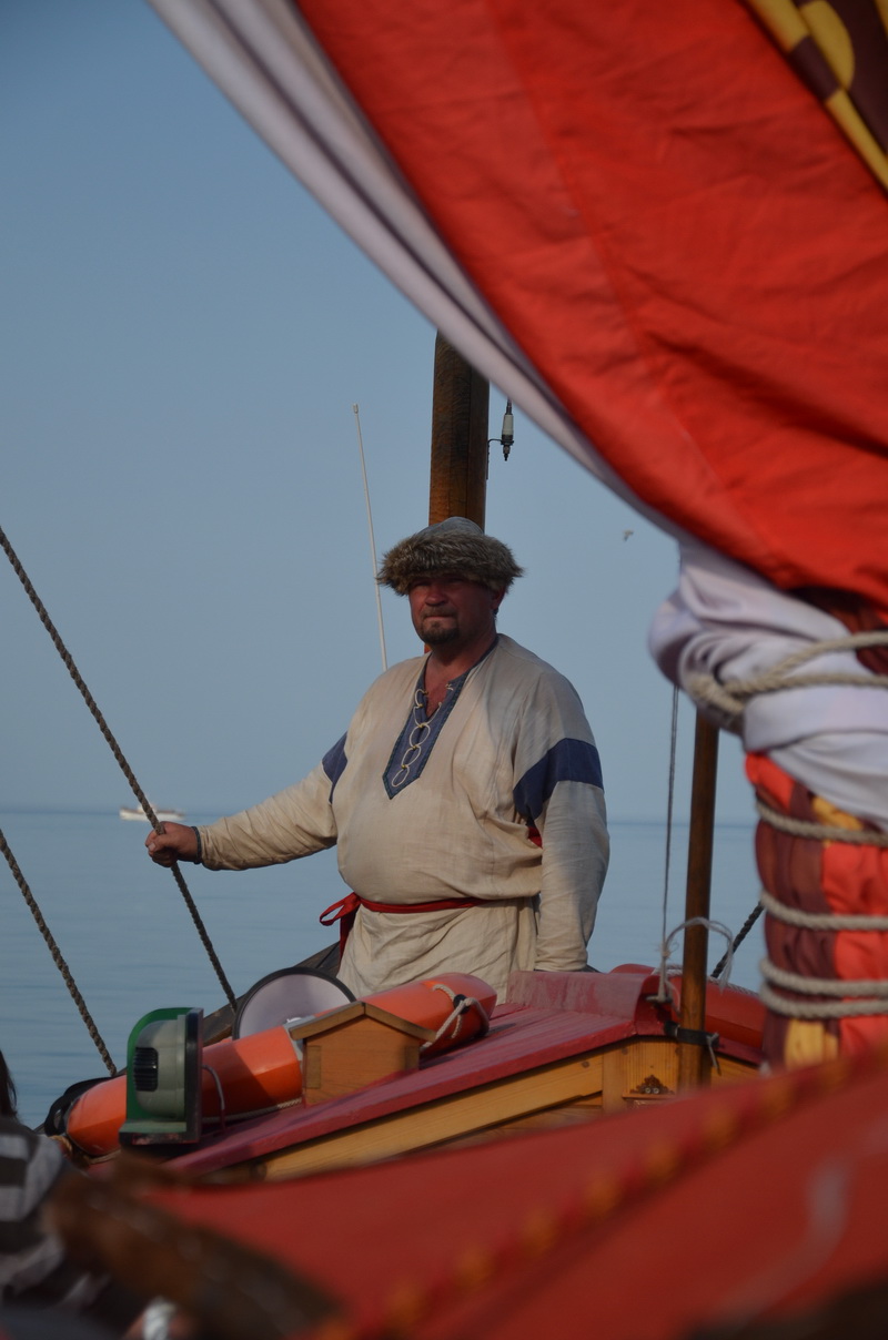 В Феодосии встречали парусно-весельную деревянную ладью «Славяна»