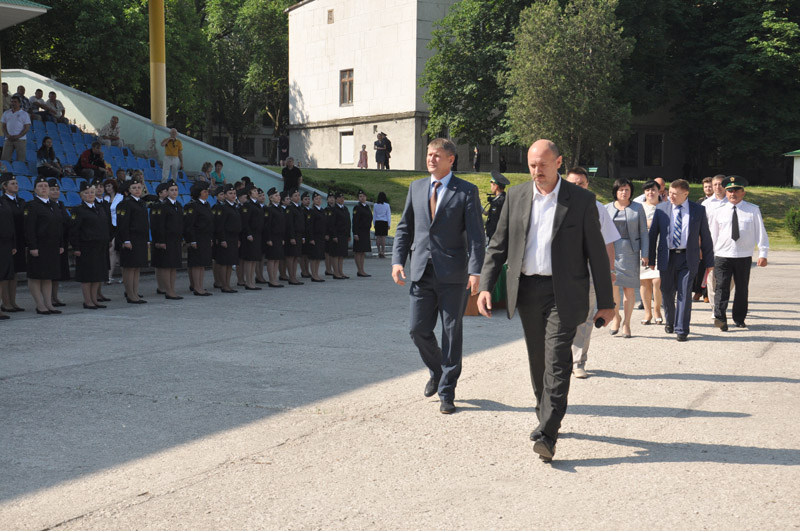 В Симферополе приняли присягу 100 судебных приставов