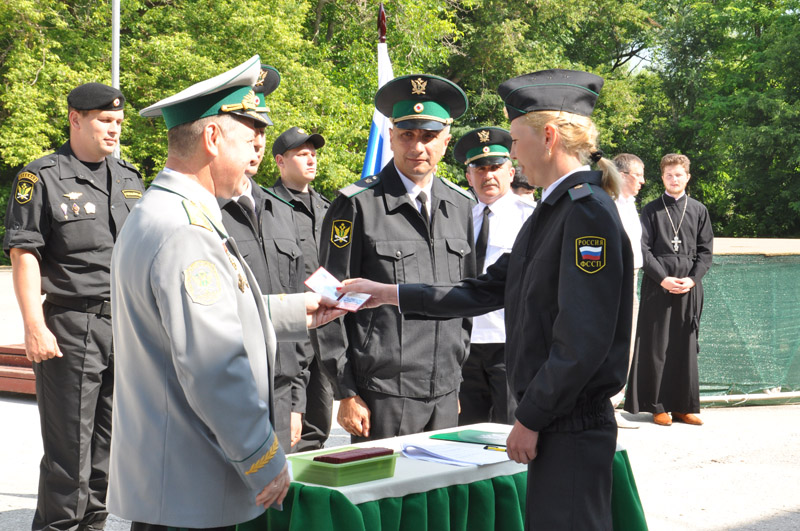 В Симферополе приняли присягу 100 судебных приставов