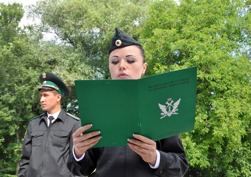 В Симферополе приняли присягу 100 судебных приставов