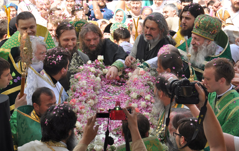 В Симферополе прошло богослужение ко Дню памяти Святителя Луки