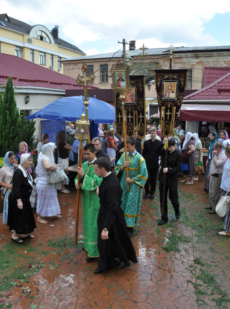 В Симферополе прошло богослужение ко Дню памяти Святителя Луки