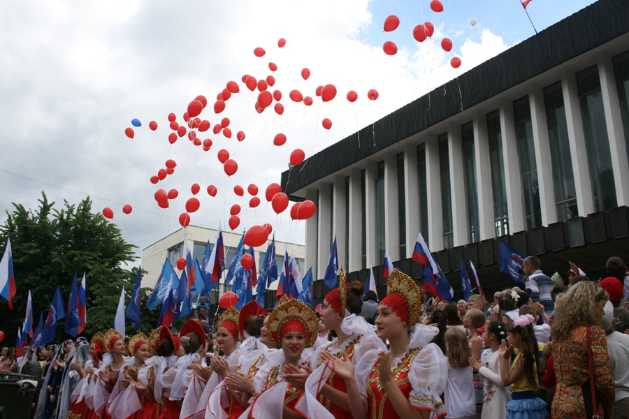 Симферопольцы отмечают День России