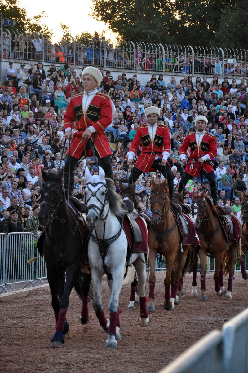 В Симферополе День России отметили авиашоу и концертом