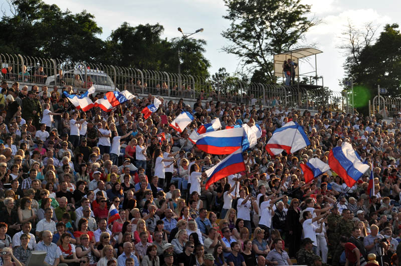 В Симферополе День России отметили авиашоу и концертом