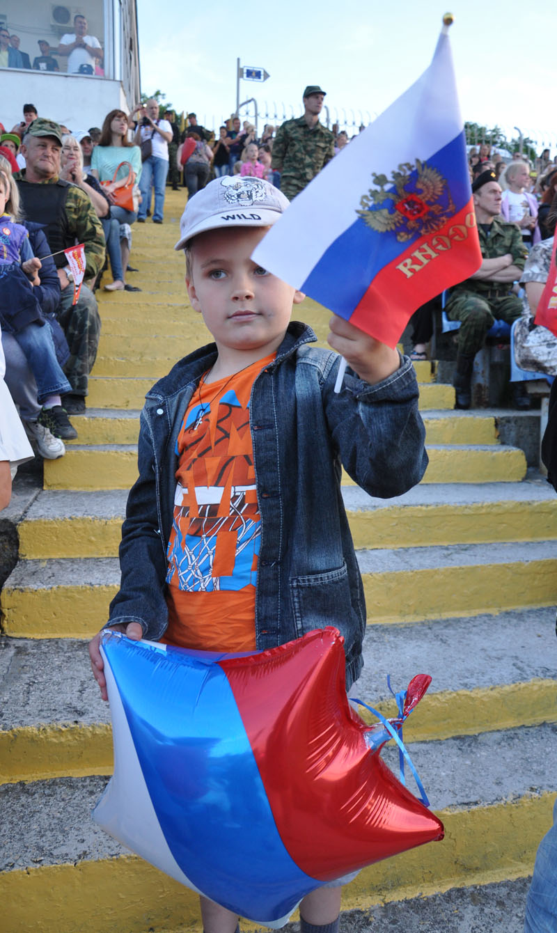 В Симферополе День России отметили авиашоу и концертом