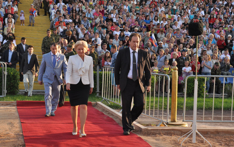 В Симферополе День России отметили авиашоу и концертом