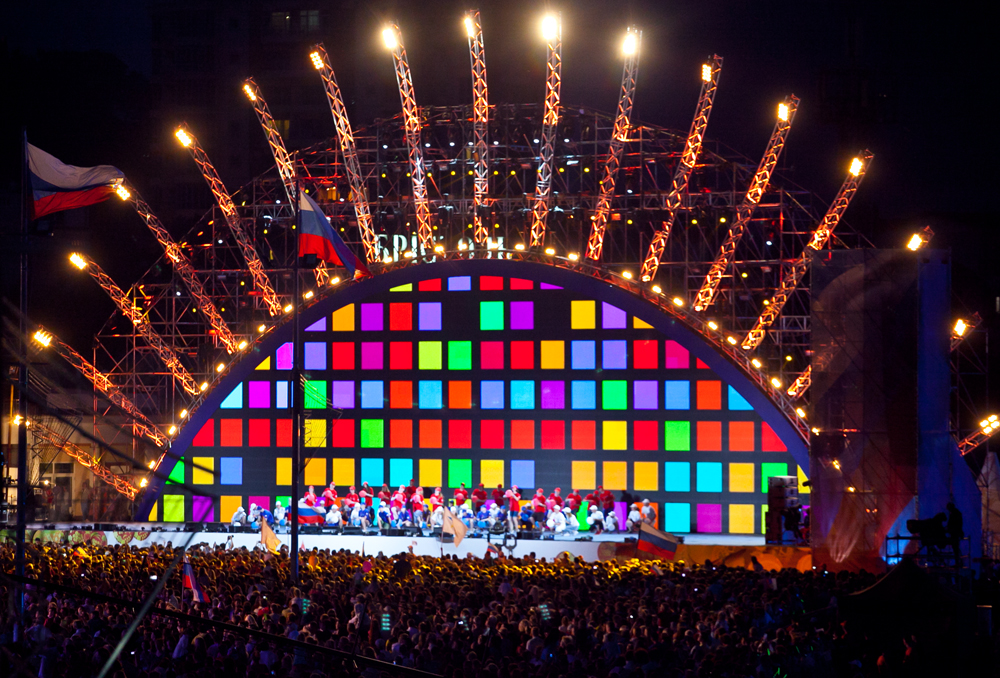 В Ялте прошло грандиозное аква-воздушное шоу