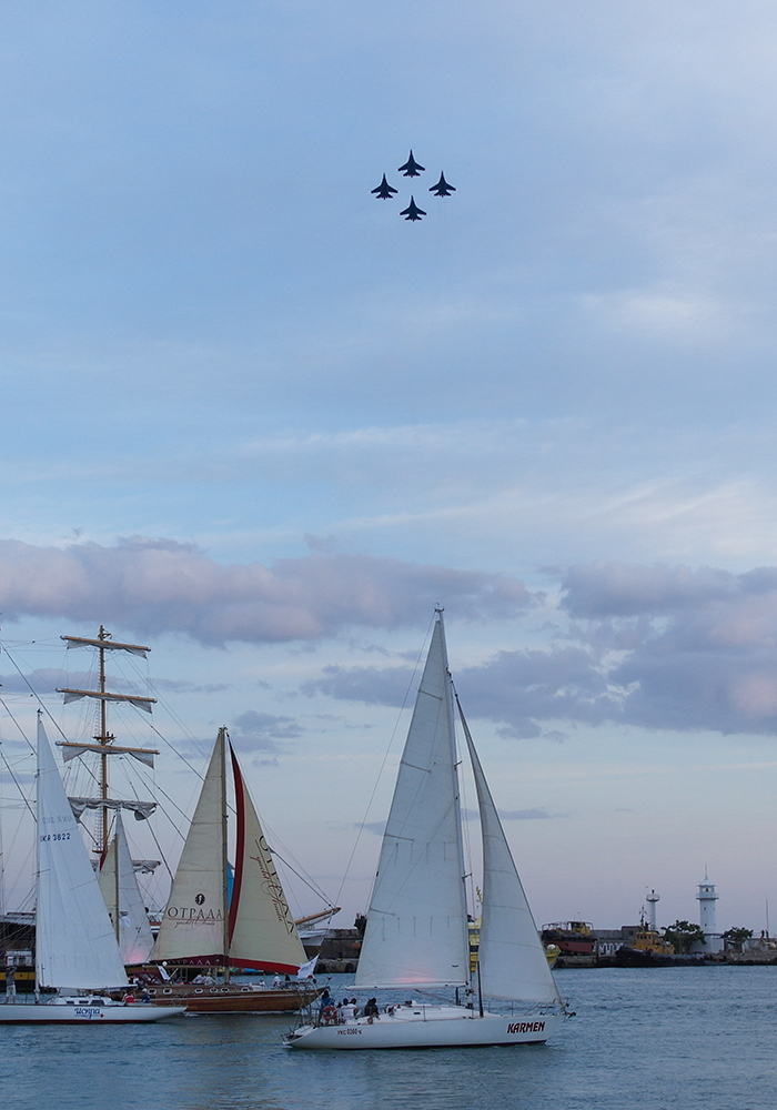 В Ялте прошло грандиозное аква-воздушное шоу