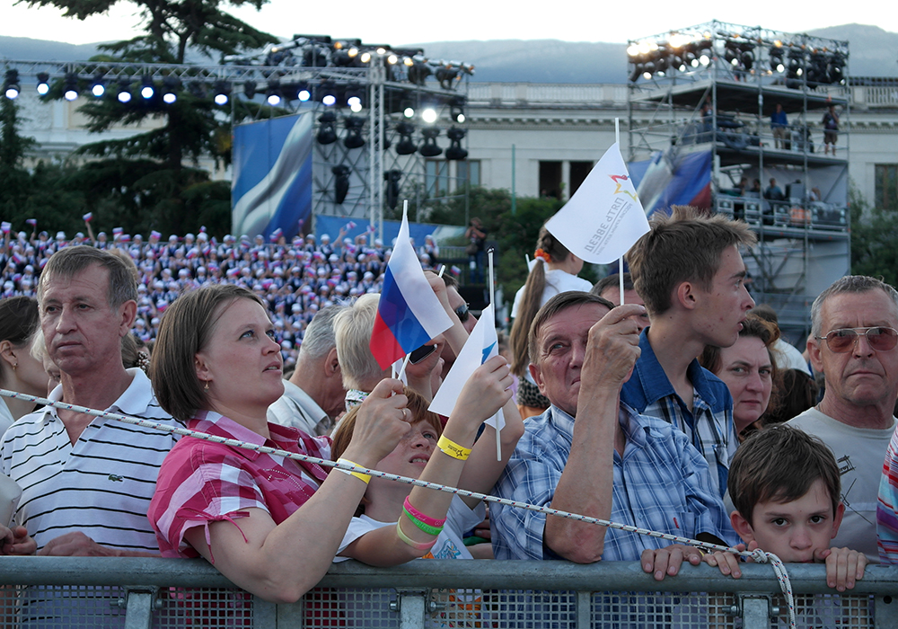 В Ялте прошло грандиозное аква-воздушное шоу