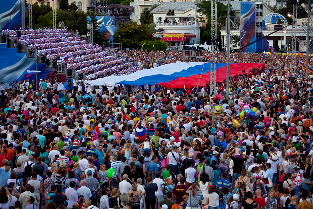 В Ялте прошло грандиозное аква-воздушное шоу