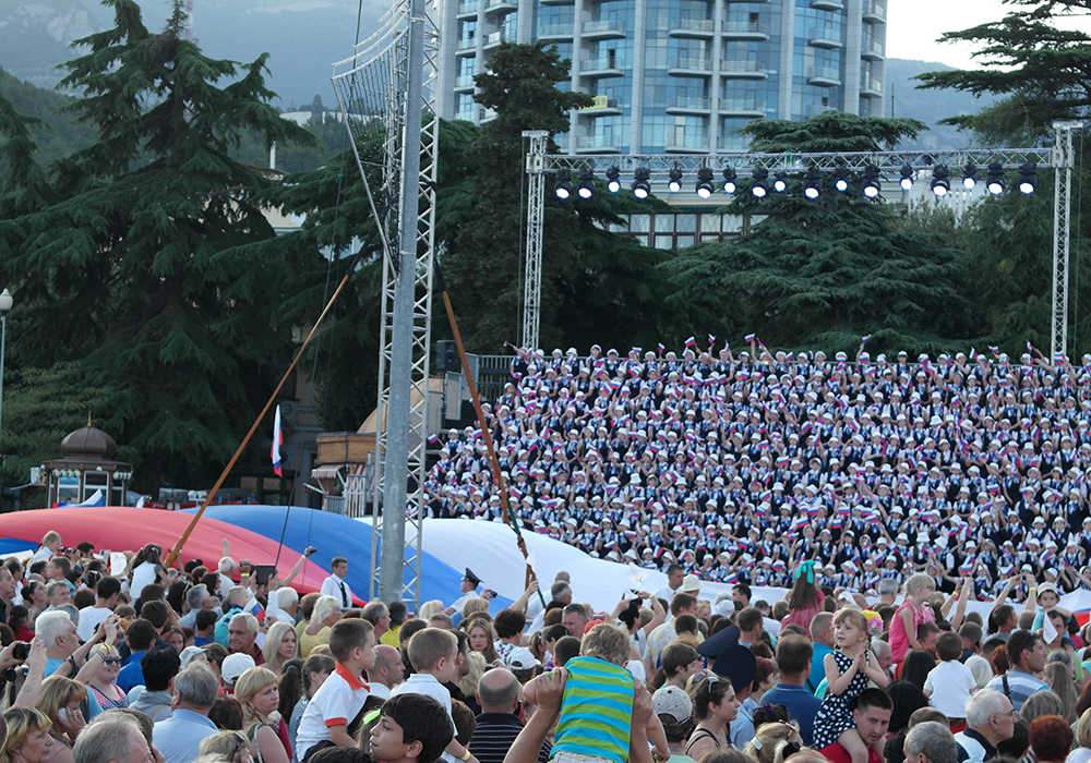 В Ялте прошло грандиозное аква-воздушное шоу