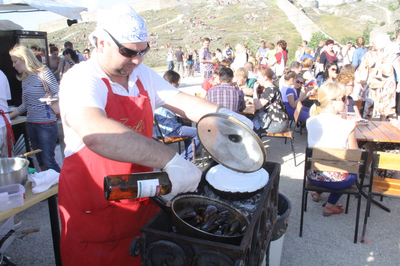 В Феодосии стартовал фестиваль рыбной кухни