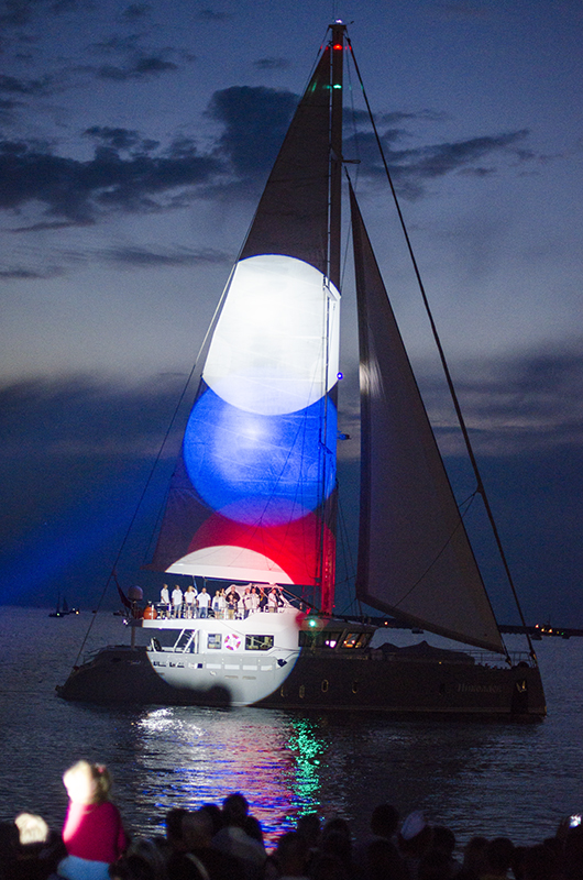 В Севастополе состоялось световое шоу-дефиле крейсерских яхт