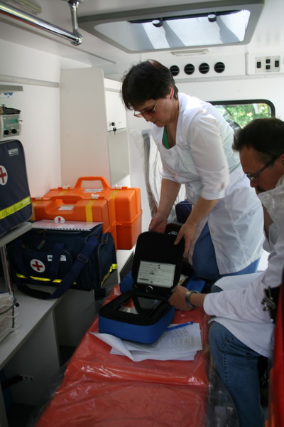 Детская больница в Симферополе получила в подарок два реанимобиля