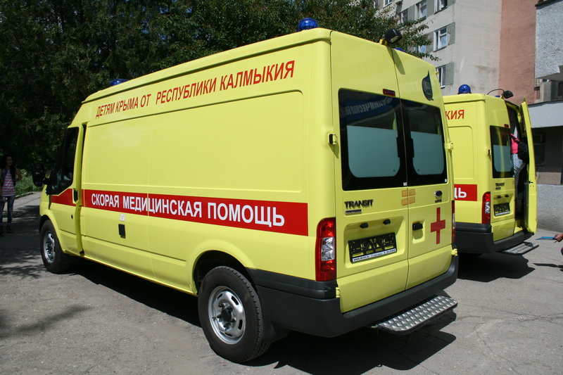 Детская больница в Симферополе получила в подарок два реанимобиля