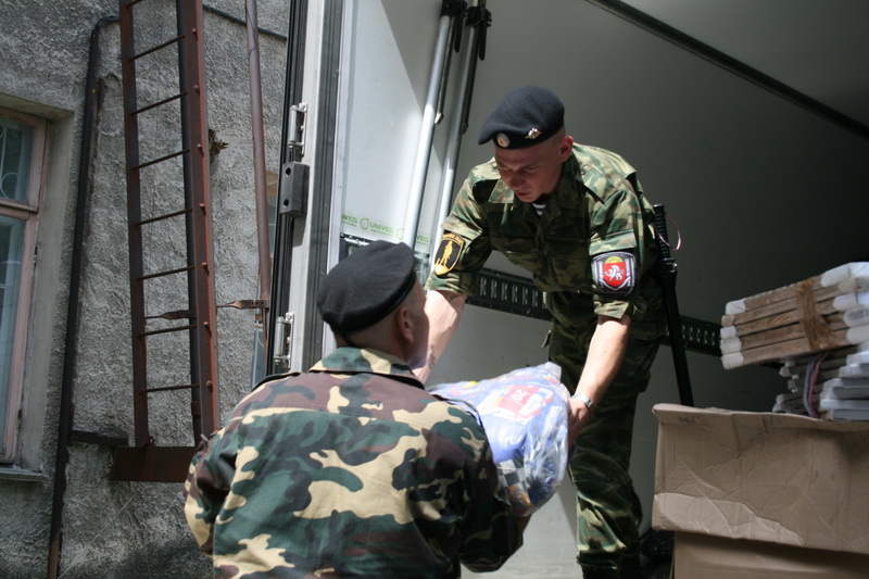 Детским больницам Крыма передали гуманитарную помощь