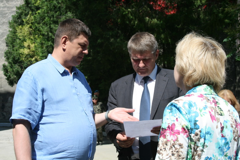 Детским больницам Крыма передали гуманитарную помощь