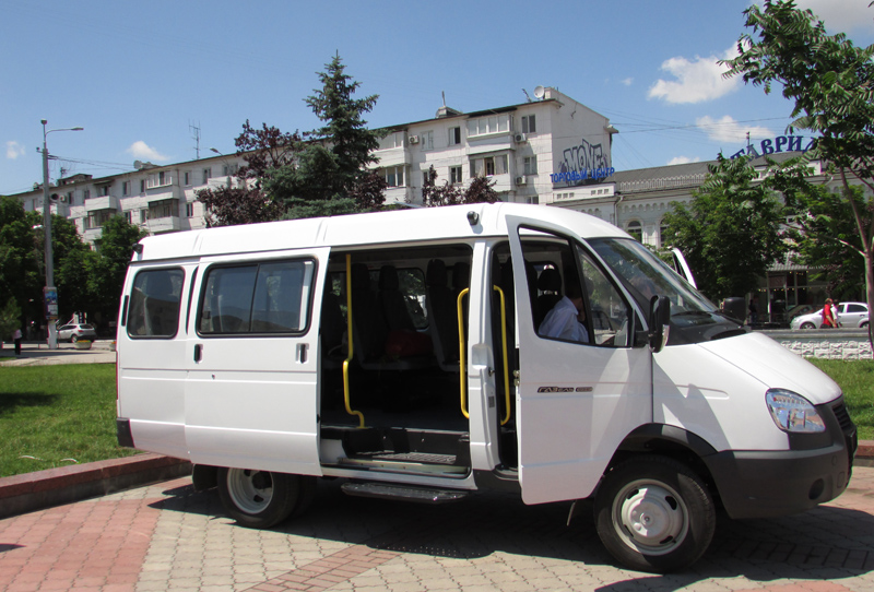 В Симферополе многодетной семье подарили автобус