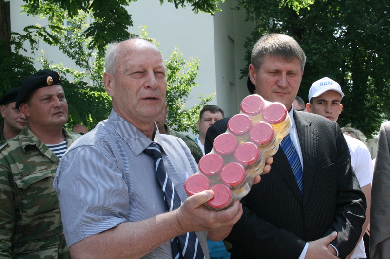 В больницы Крыма передали 1,2 тыс. банок диабетического меда